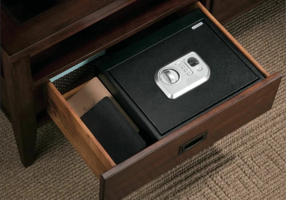 Мебельный сейф — незаметный и важный предмет интерьера