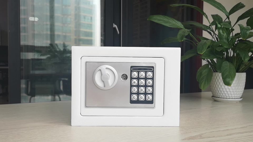 Мебельный сейф — незаметный и важный предмет интерьера