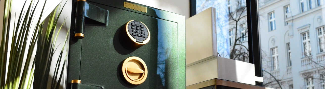 Металлические сейфы для офиса — их особенности и назначение