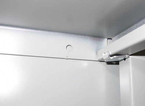 Система крепления полки.