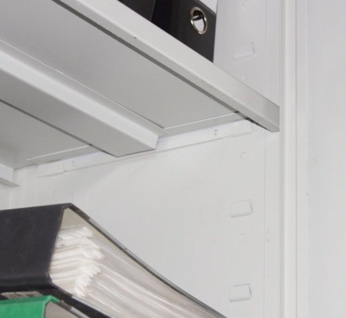 Съемная полка, переставляемая по высоте.