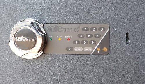 Сейф SAFEtronics NTL-40EM (штурвал, кодовая панель, ключевая скважина)