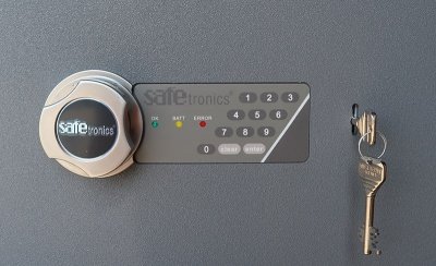 Сейф SAFEtronics NTL-24MEs (кодовая панель, штурвал и мастер ключ)