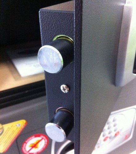 Сейф TECHNOMAX FPP/3 — ригели выдвигаются по горизонтали.