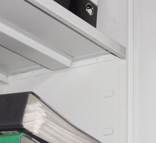 Съемная полка, переставляемая по высоте.