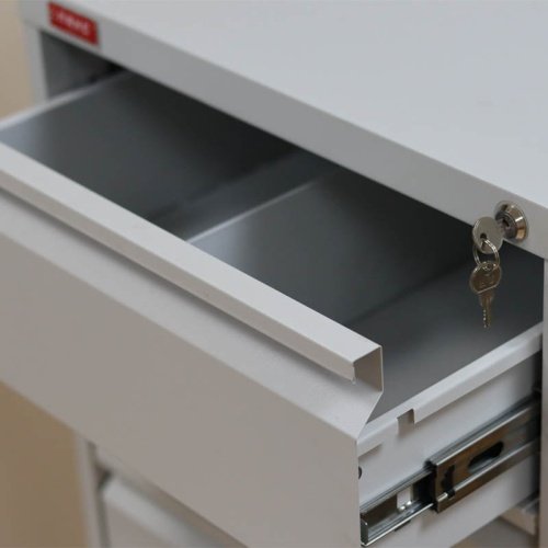 Центральный ключевой замок блокирует все ящики одновременно.