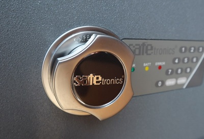 Сейф SAFEtronics NTL-40ME (штурвал для управления ригелями)