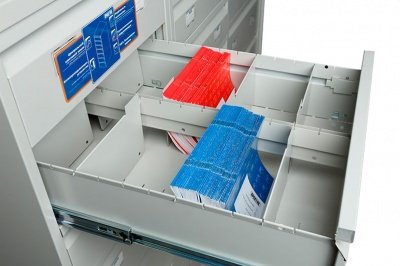 Ящик картотеки AFC-07C с разделителями и компрессиоными пластинами.