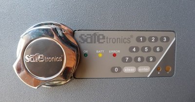 Сейф SAFEtronics NTL-40E (кодовая панель и штурвал)